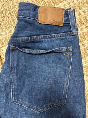 Madewell women’s Dark Blue Baggy Straight Jeans. Like new